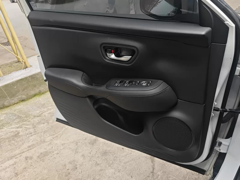 Honda ZR-V 2023 car image #10