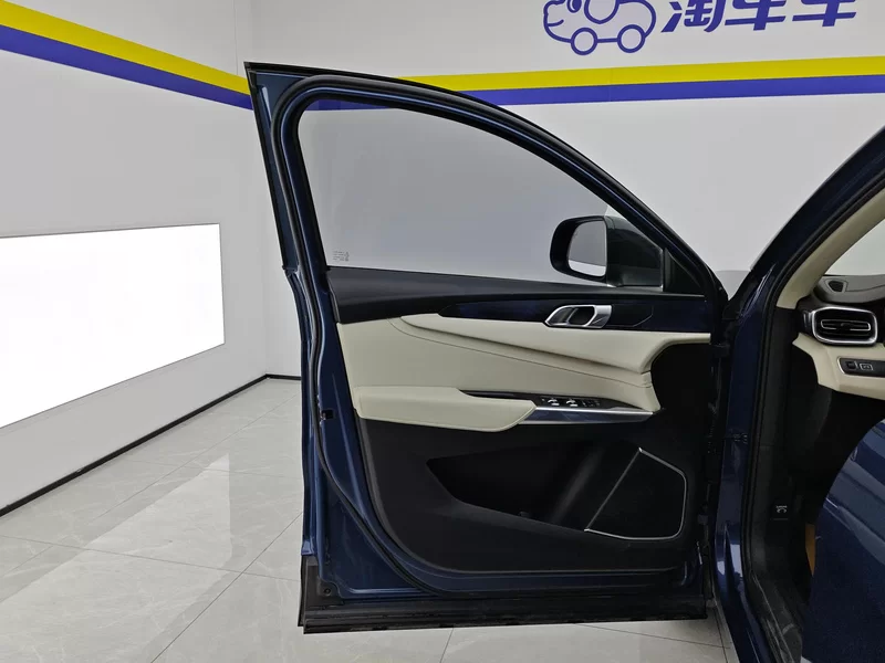 Lynk & Co 01 2018 #10 Lynk & Co 01 2018 car image #10