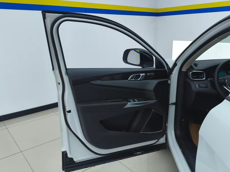 Lynk & Co 01 2018 #10 Lynk & Co 01 2018 car image #10