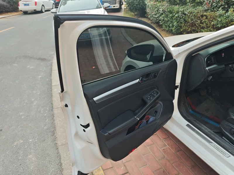 Volkswagen Lamando 2021 immagine di auto #10