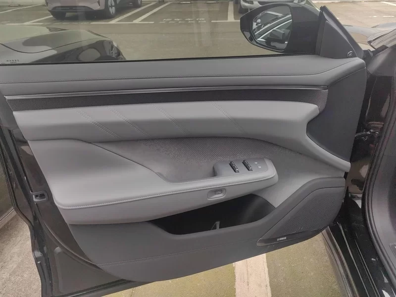 Zeekr 2025 car image #10