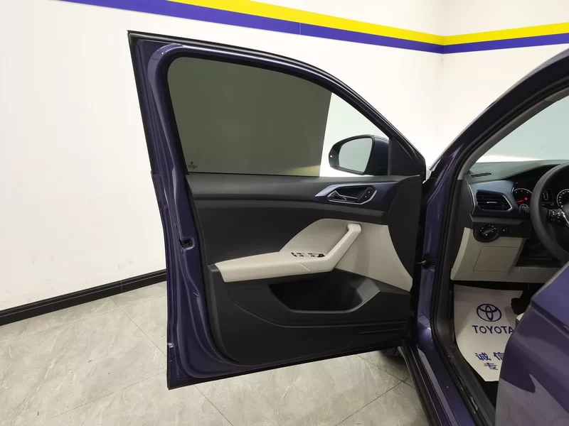 Volkswagen T-Cross 2019 car image #10