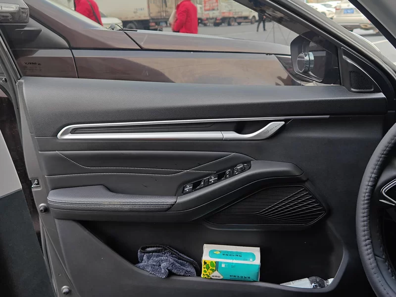 GEELY Emgrand 2025 car image #10