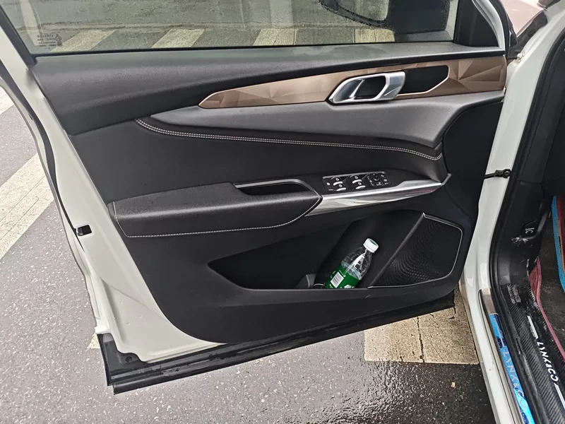 Lynk & Co 01 2018 #10 Lynk & Co 01 2018 car image #10