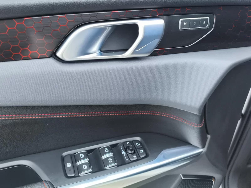 Lynk & Co 01 2018 #10 Lynk & Co 01 2018 car image #10