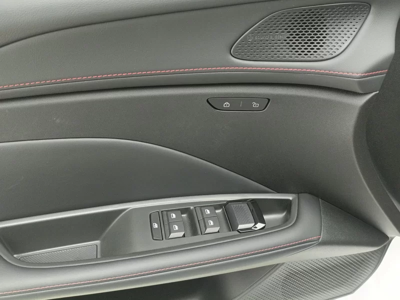 5 2024 immagine di auto #10