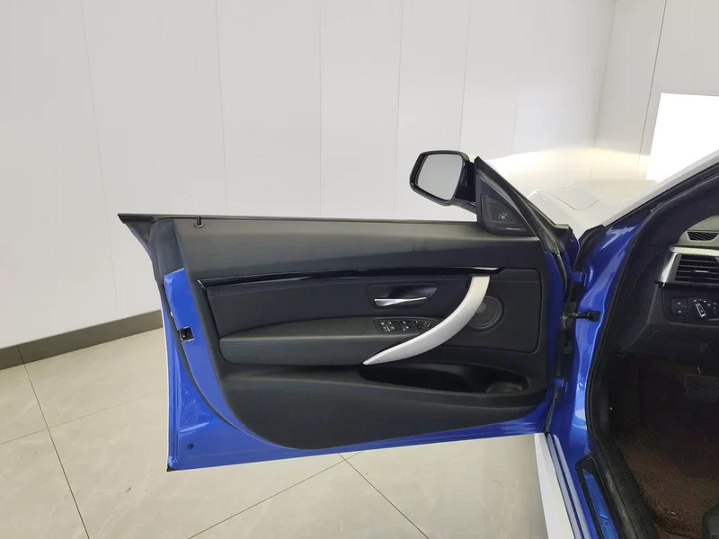 BMW 3 Series GT 2018 immagine di auto #10