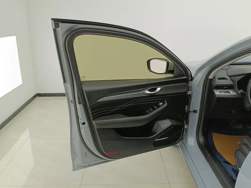 GEELY Preface 2023 car image #10