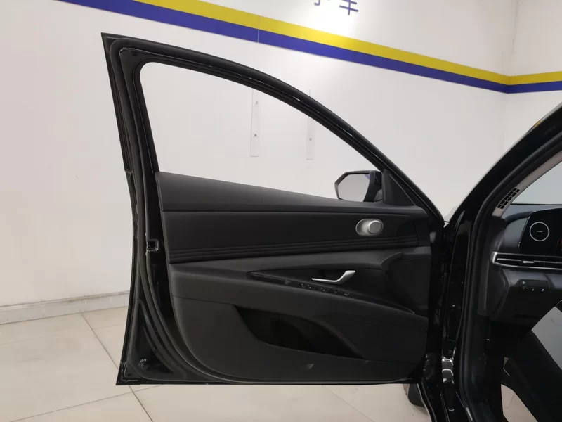 Hyundai Elantra 2025 car image #10