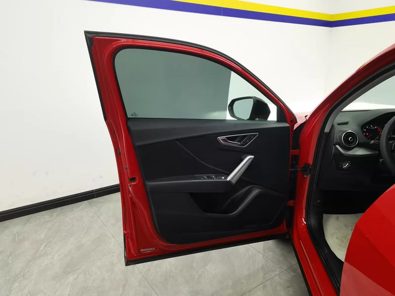 Audi Q2L 2020 car image #10