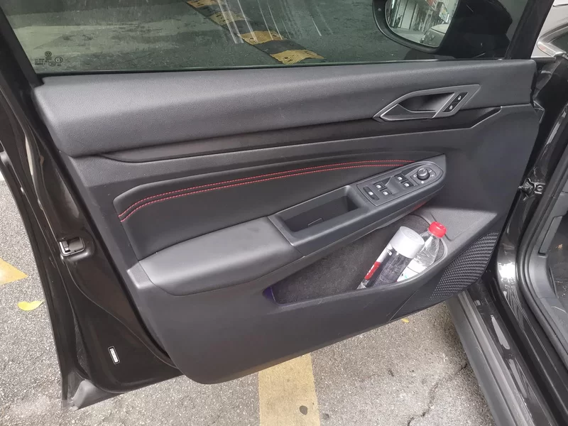 Volkswagen GolfGTI 2023 immagine di auto #10