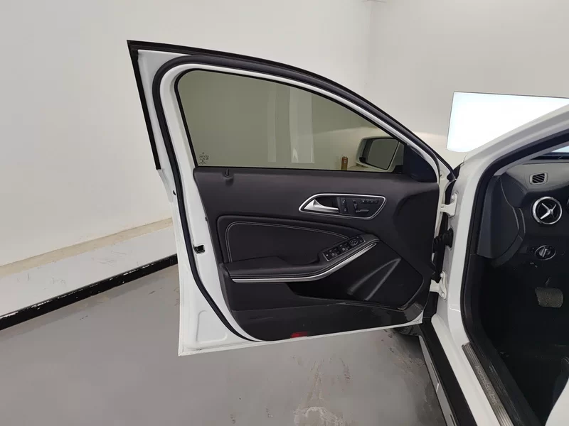 Mercedes-Benz GLA Class 2016 immagine di auto #10