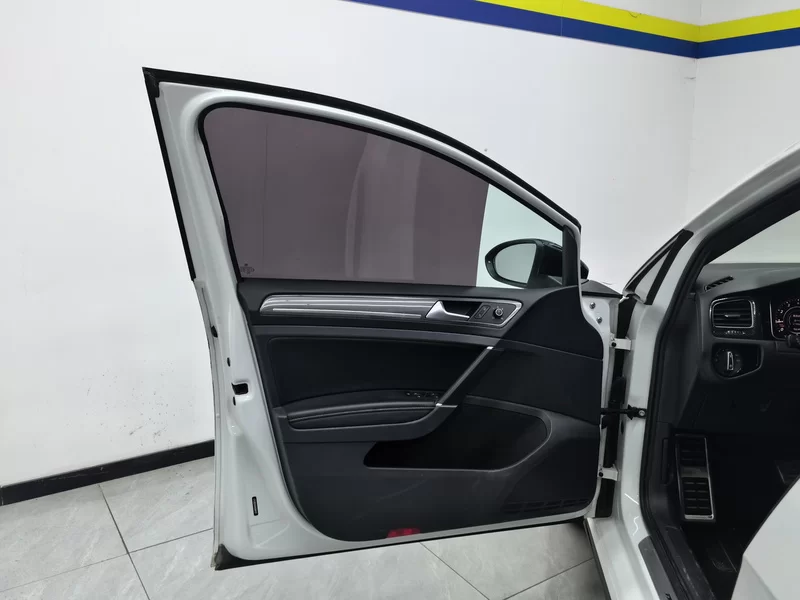 Volkswagen Golf 2020 car image #10