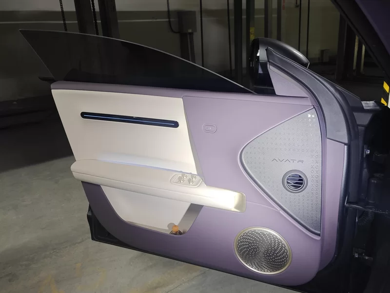 Avatr 06 2025 car image #10