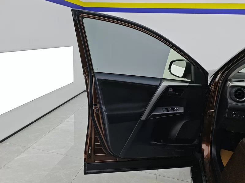 Toyota RAV4 2017 car image #10