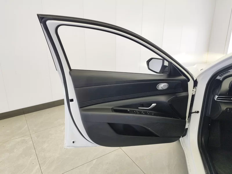 Hyundai Elantra 2023 car image #10