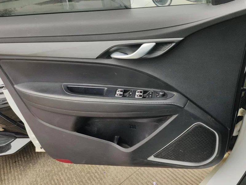 GEELY Emgrand 2021 car image #10