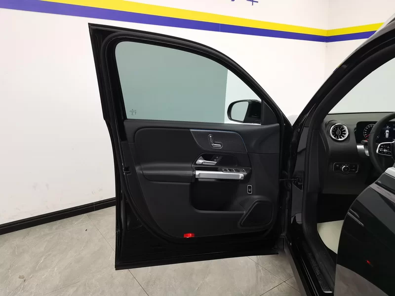 Mercedes-Benz GLB Class 2022 immagine di auto #10