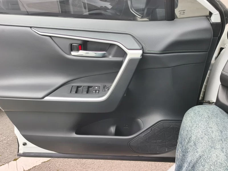 Toyota RAV4 2023 immagine di auto #10