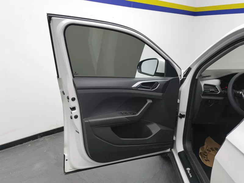 Volkswagen T-Cross 2020 car image #10