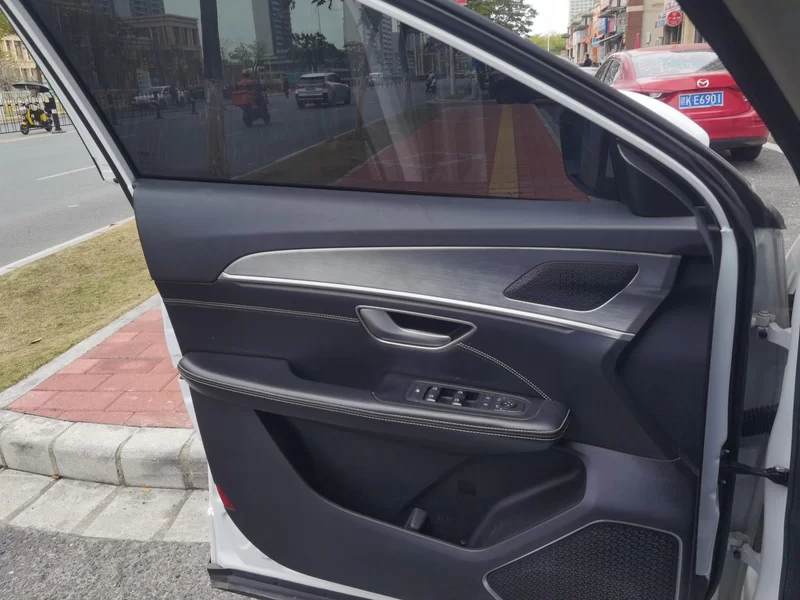 X70 2023 car image #10