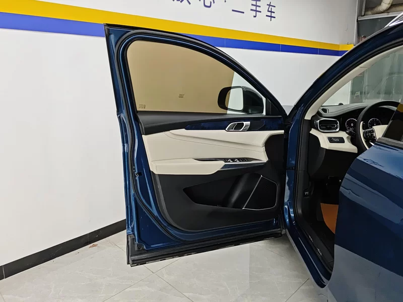 Lynk & Co 01 2018 #10 Lynk & Co 01 2018 car image #10
