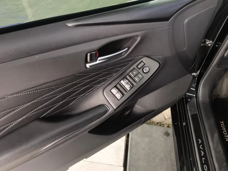 Toyota Avalon 2023 car image #10