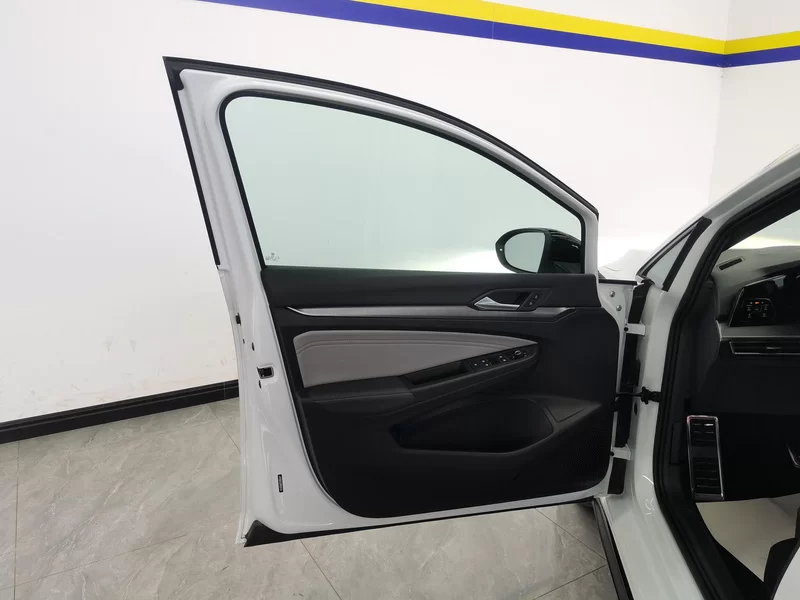 Volkswagen Golf 2024 car image #10