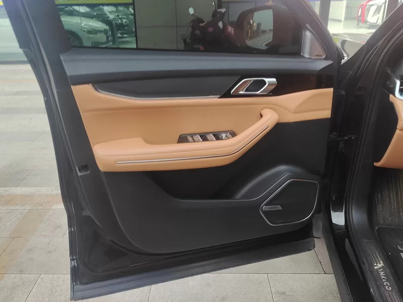 Lynk & Co 2023 #10 Lynk & Co 2023 car image #10