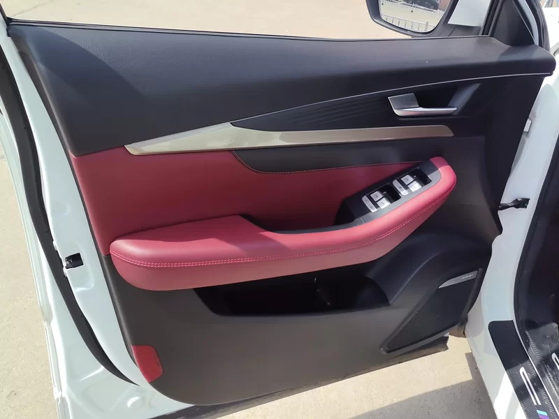 X70 2023 car image #10