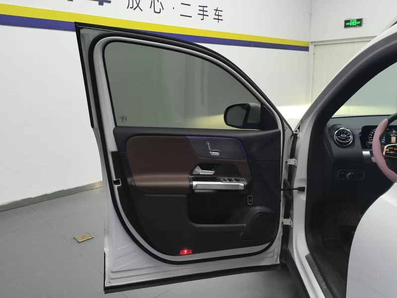 Mercedes-Benz GLB Class 2022 car image #10