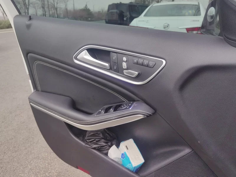 Mercedes-Benz GLA Class 2018 car image #10