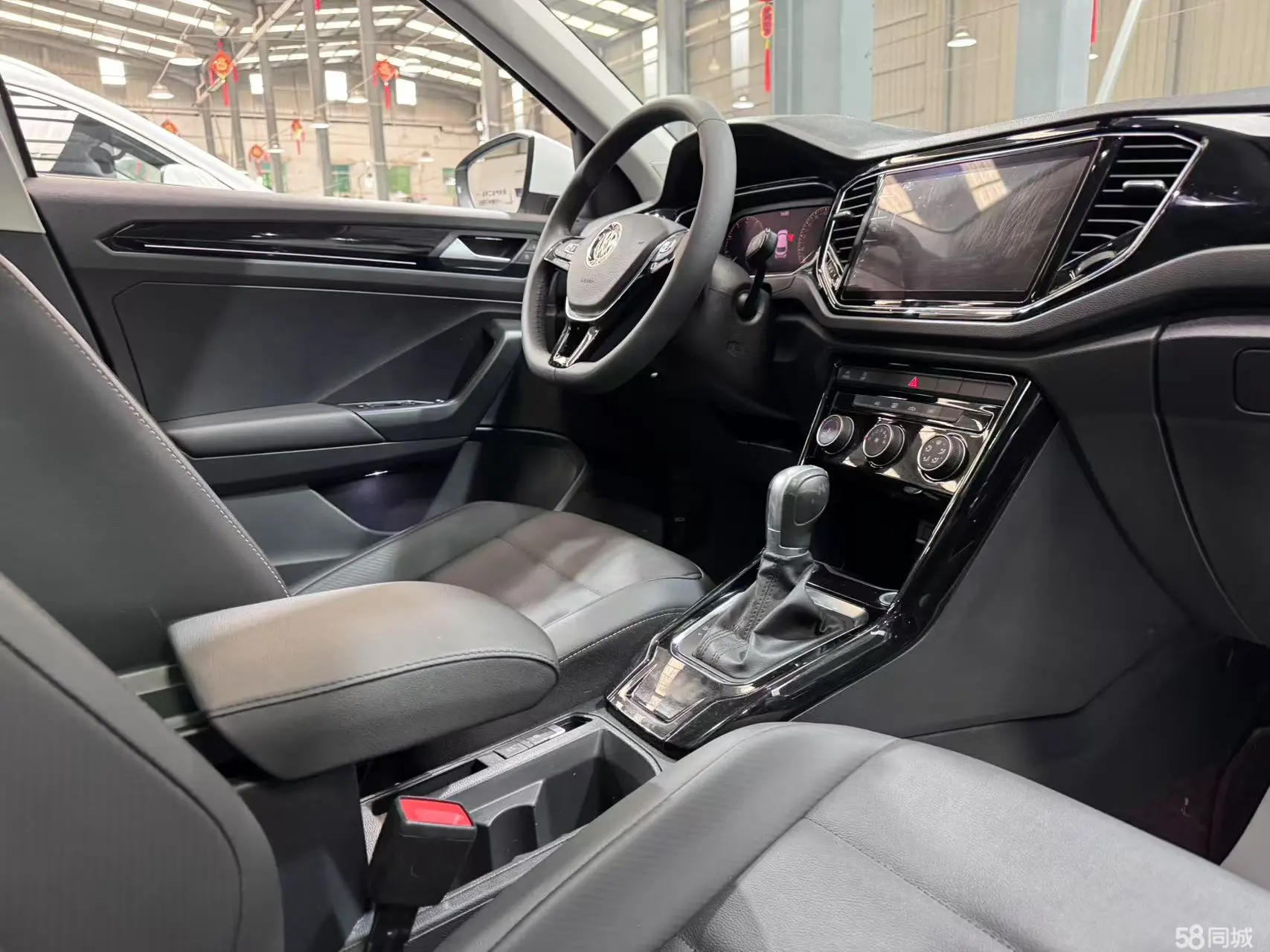 Volkswagen T-Roc 2022 immagine di auto #10