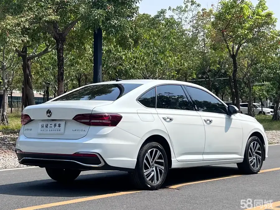 Volkswagen e-up! 2022 immagine di auto #10