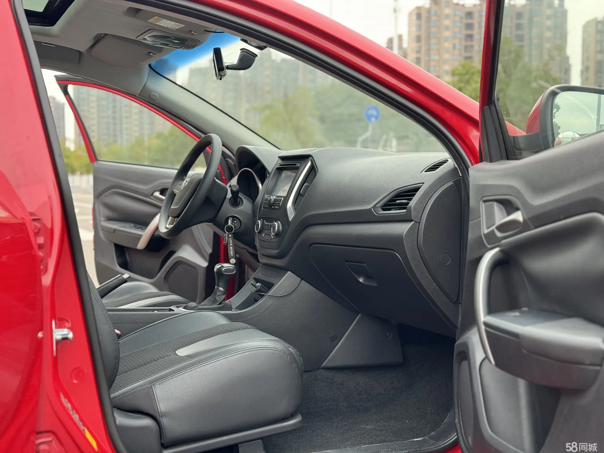 MG GT 2015 car image #10