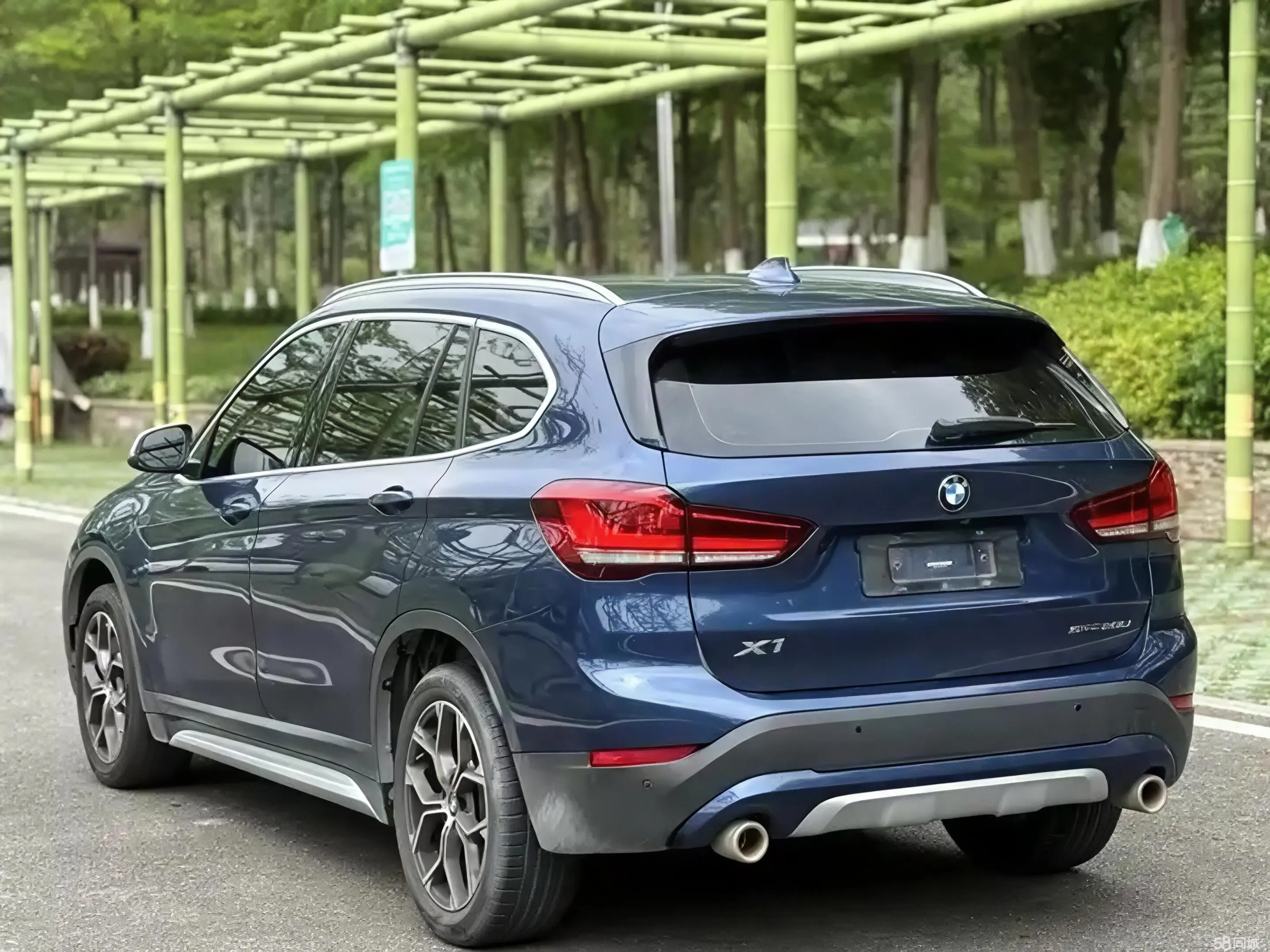 BMW iX M60 2021 car image #10