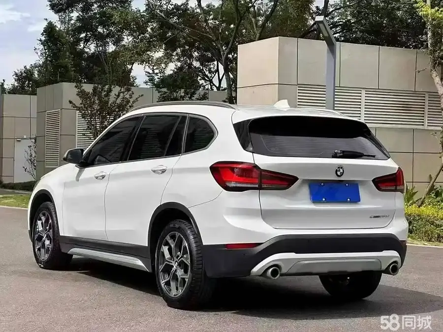 BMW i5 M60 2022 car image #10