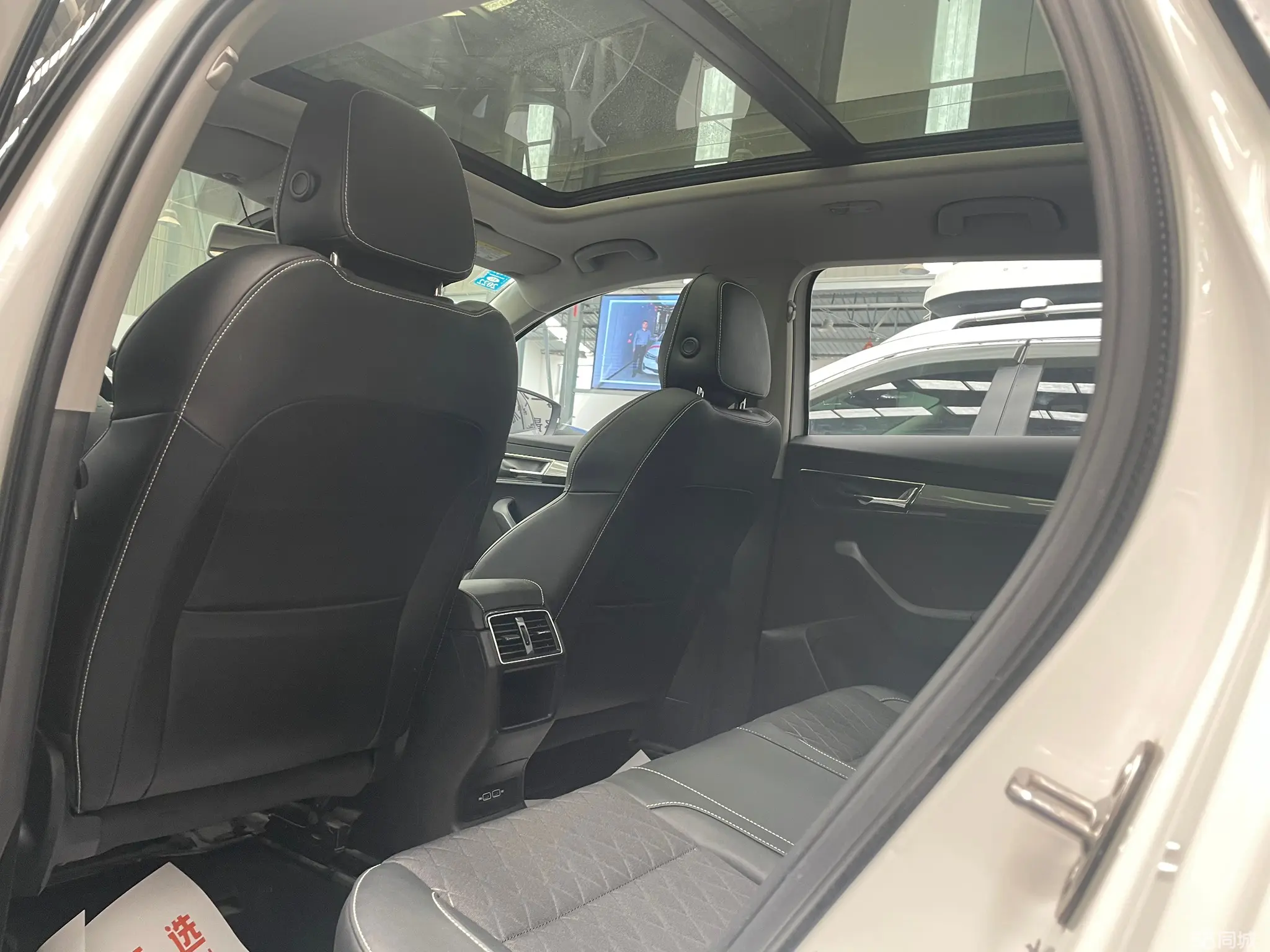 Skoda Karoq 2020 изображение автомобиля #10