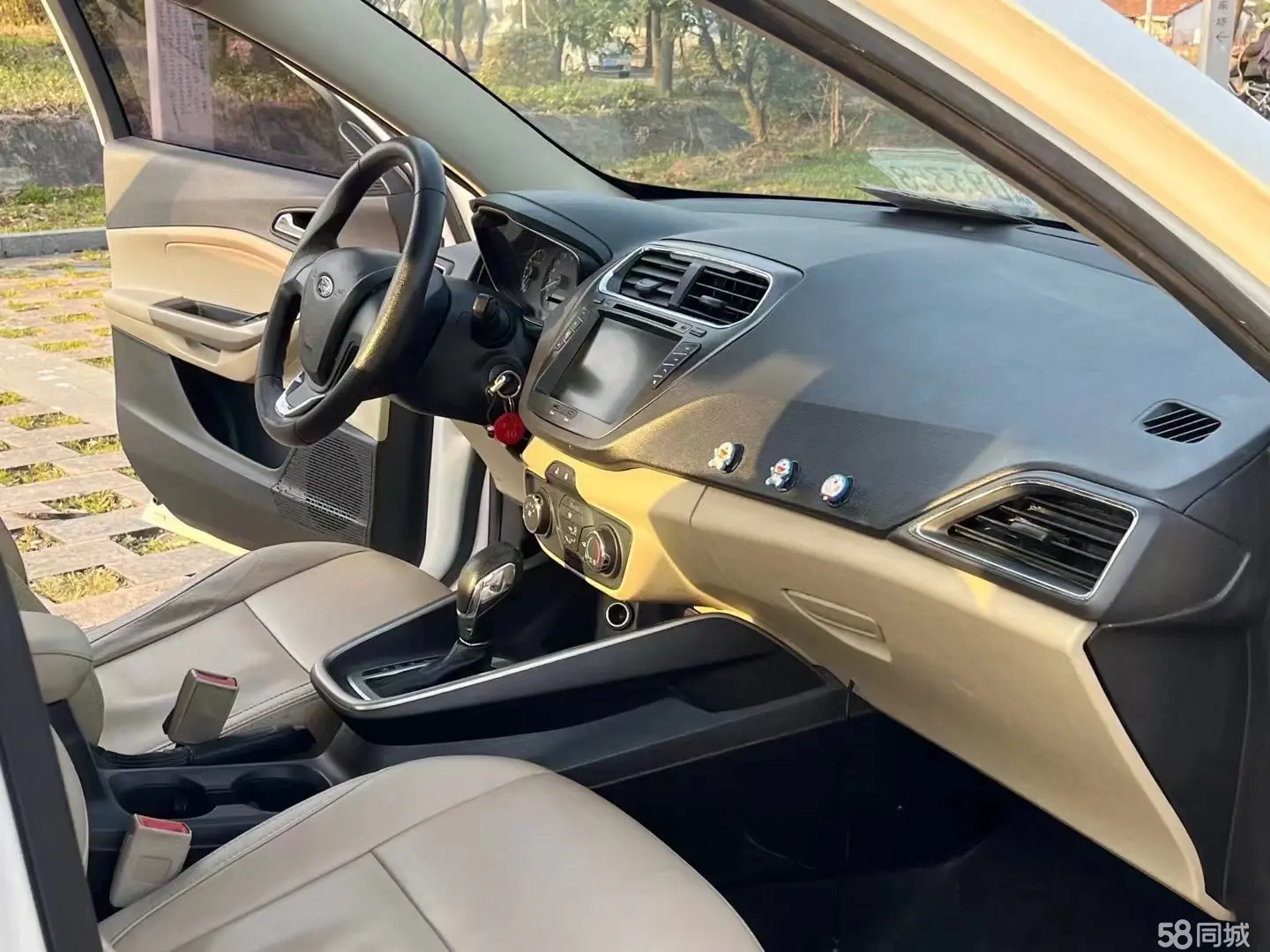 Ford Escort 2016 #10 Ford Escort 2016 car image #10