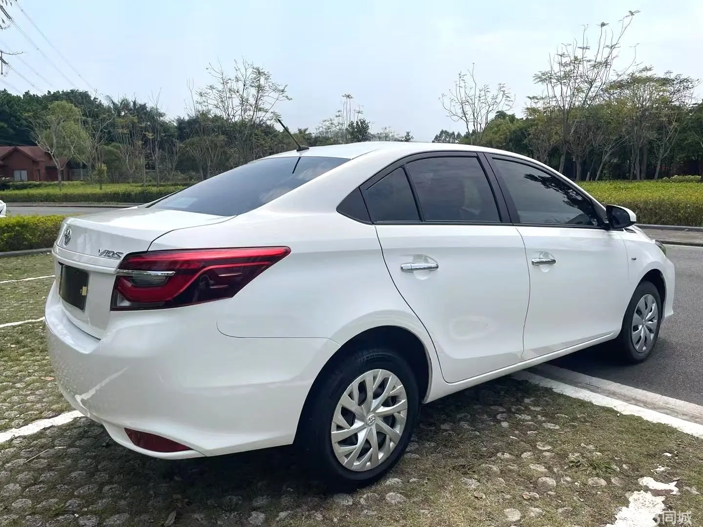 Toyota Vios FS 2023 immagine di auto #10