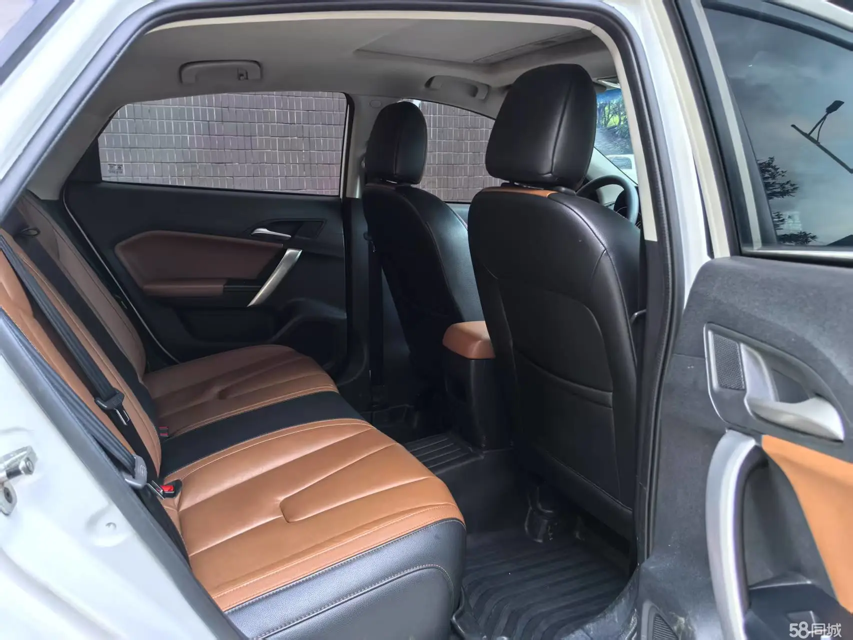 MG GT 2016 car image #10