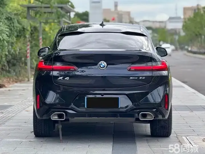 BMW X4 2022 car image #10