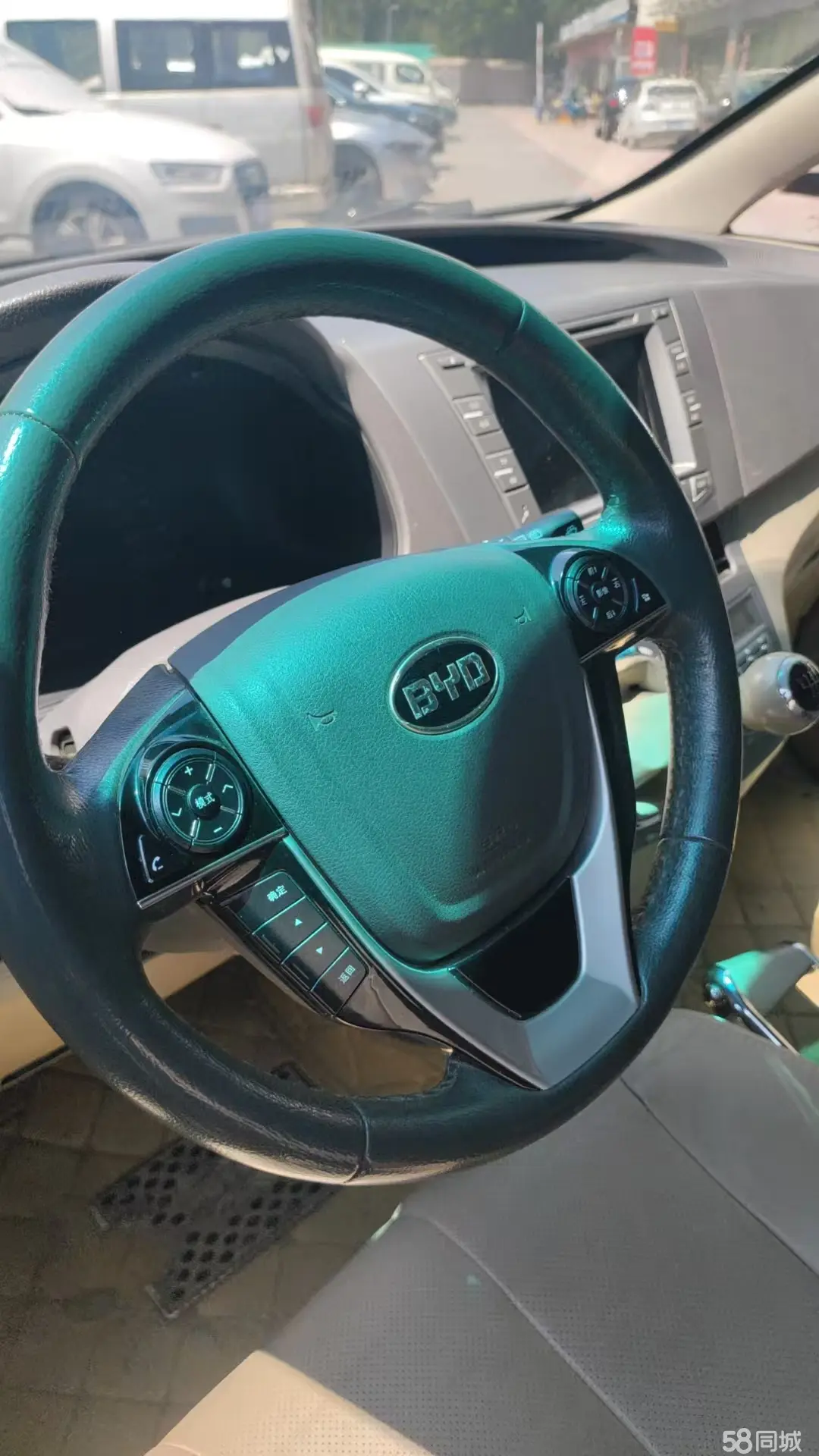 BYD M6 2014 изображение автомобиля #10