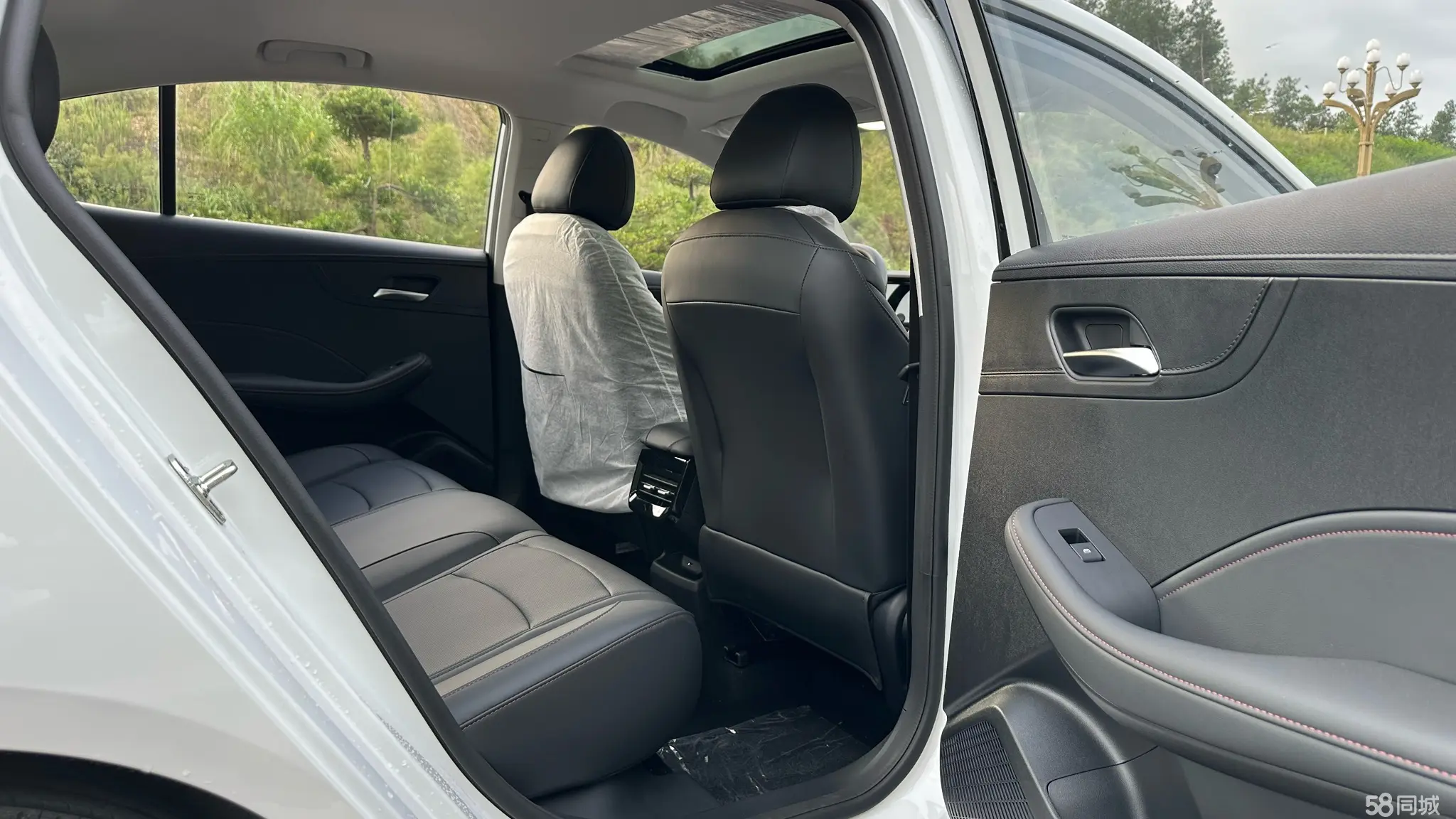 Roewe i5 2025 car image #10