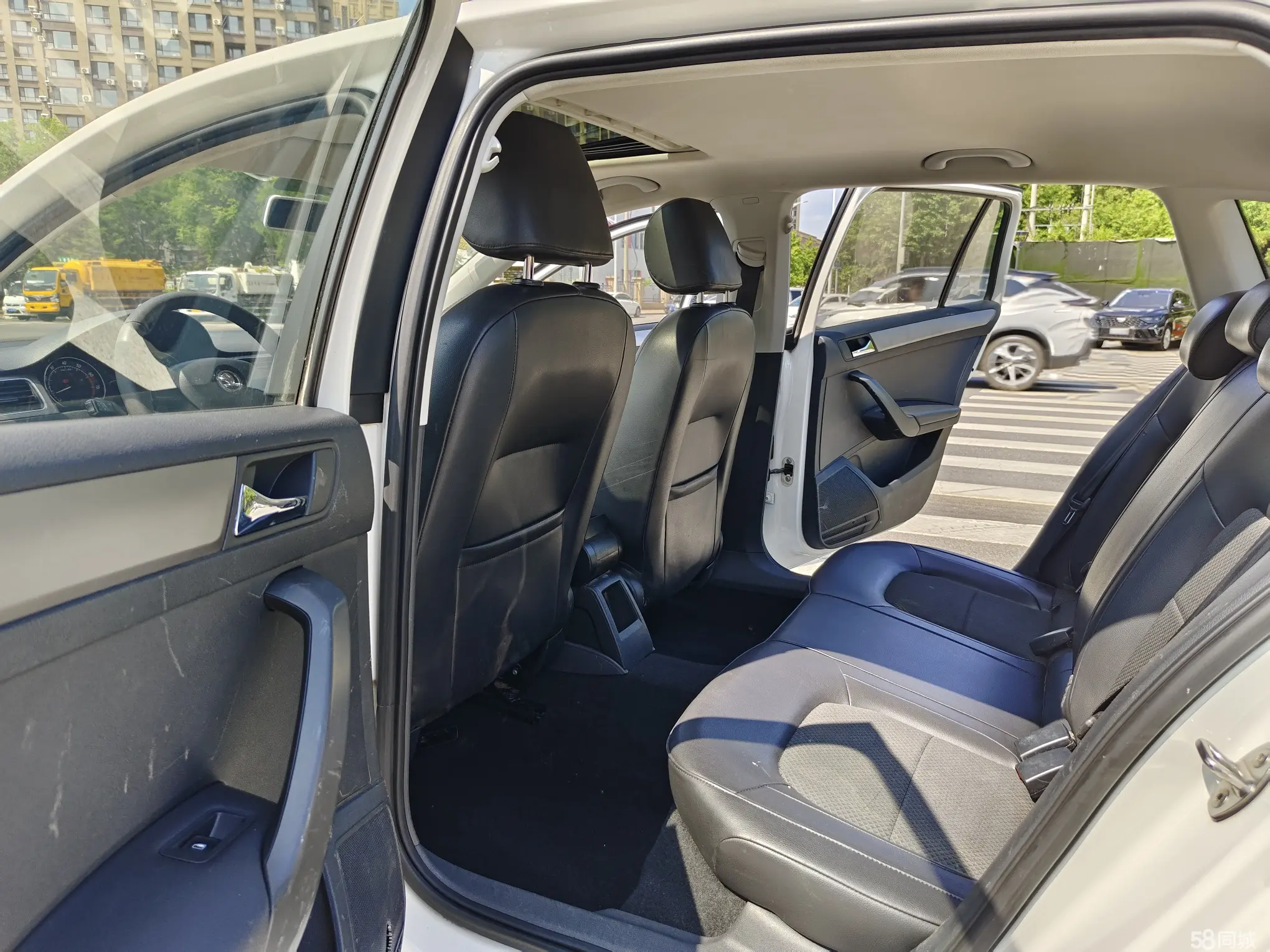 Skoda Rapid Spaceback 2016 car image #10