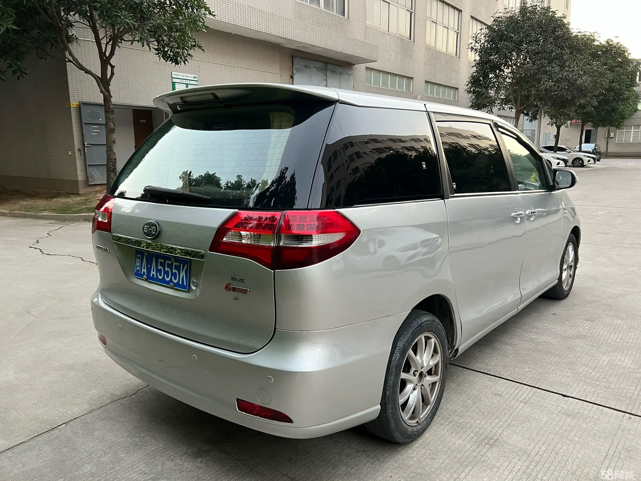 BYD M6 2015 #10 BYD M6 2015 car image #10