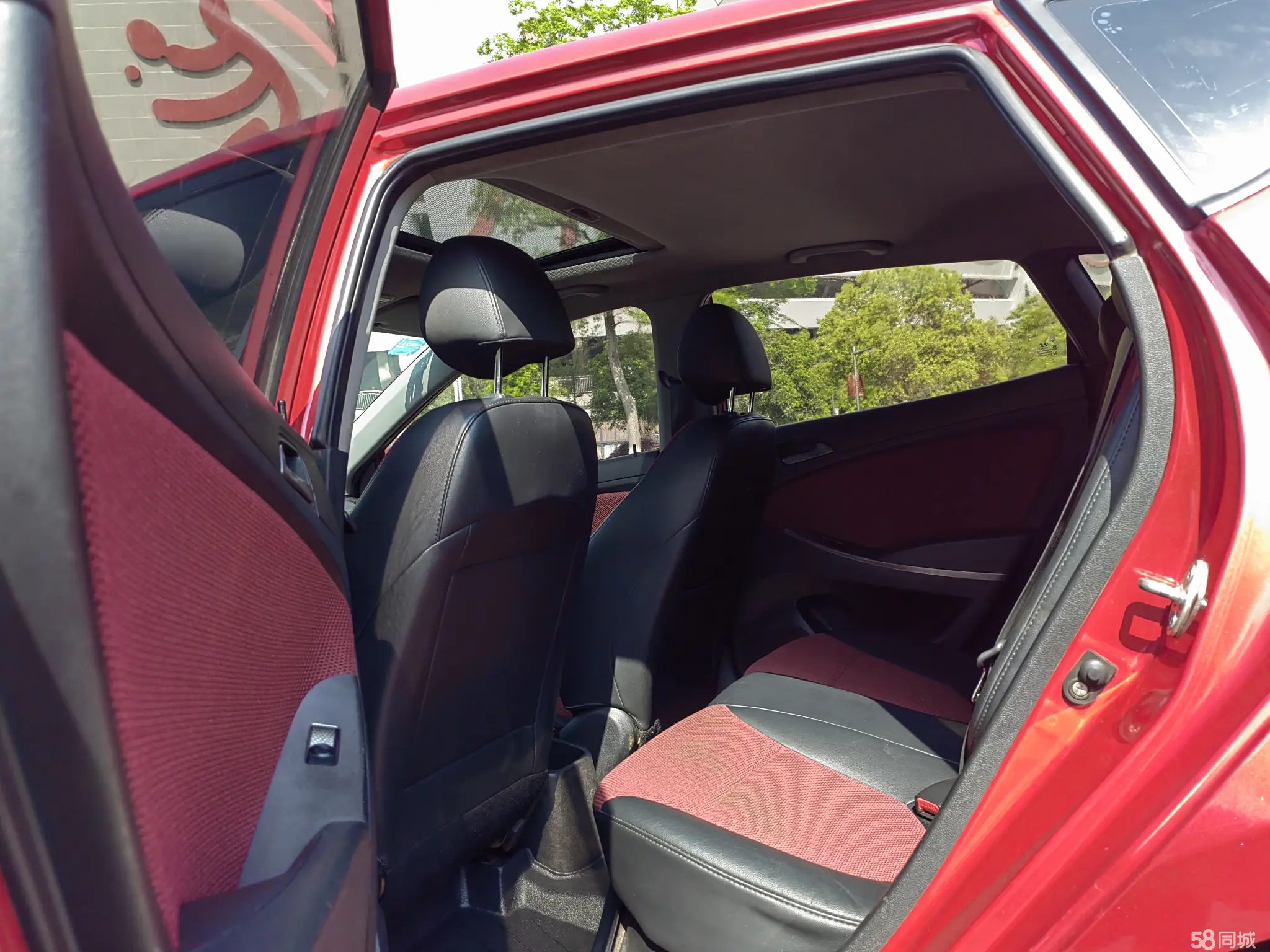 Hyundai Reina Hatchback 2015 car image #10