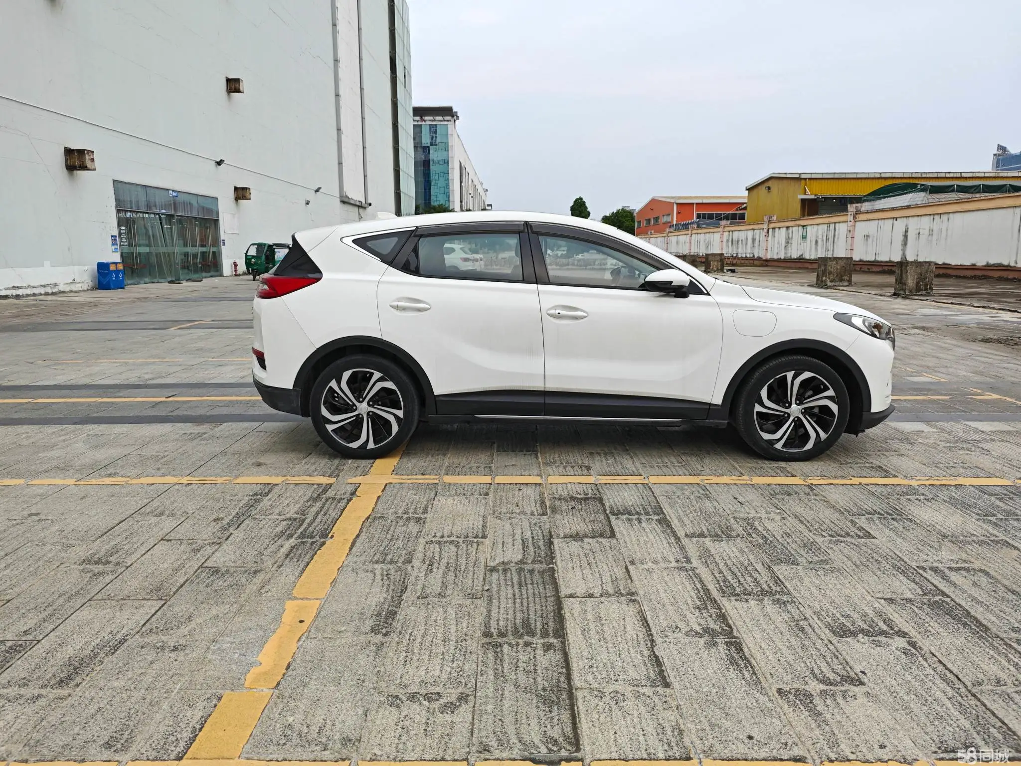 HongQi E-HS3 2019 immagine di auto #10