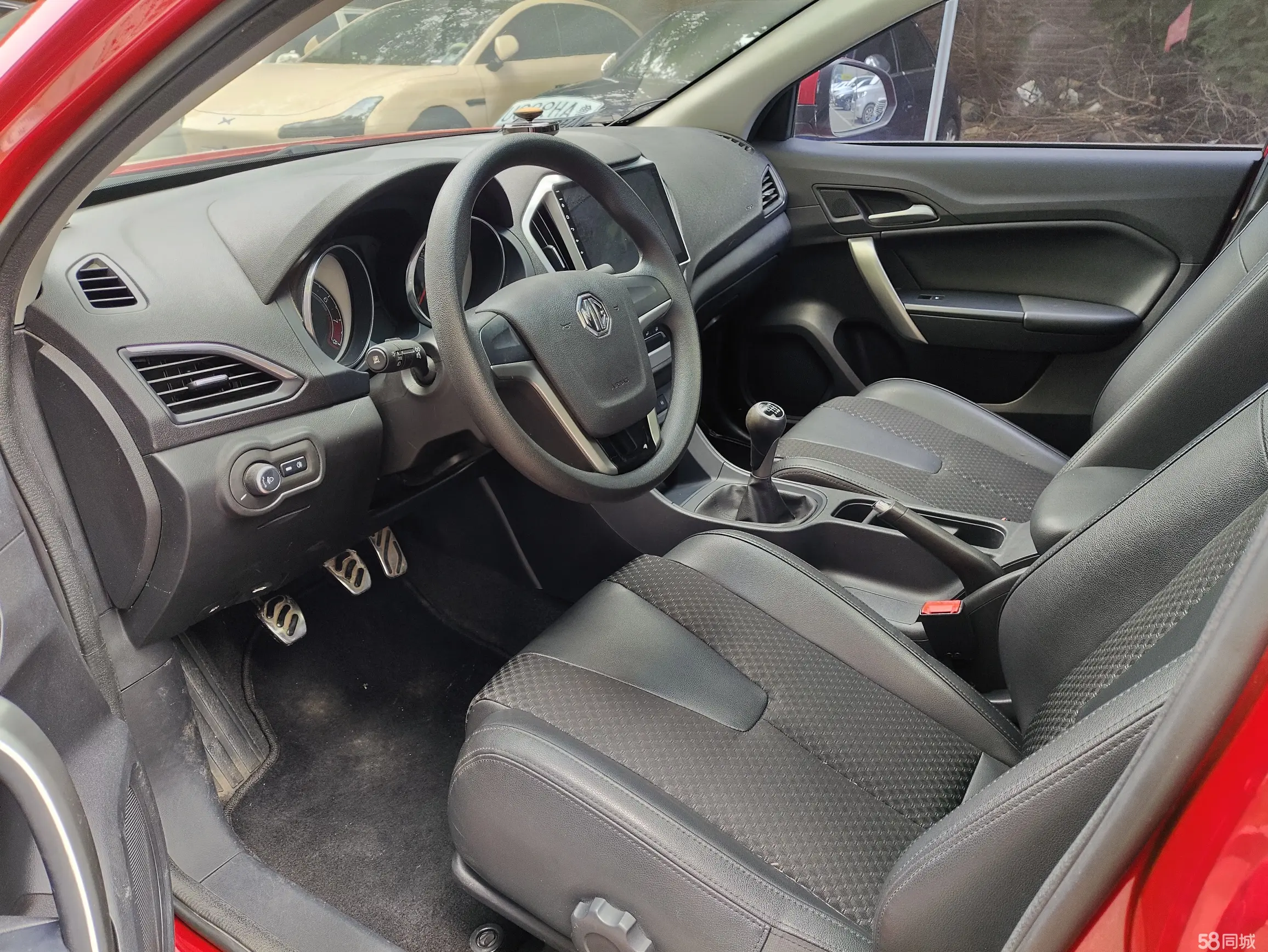 MG GT 2015 car image #10