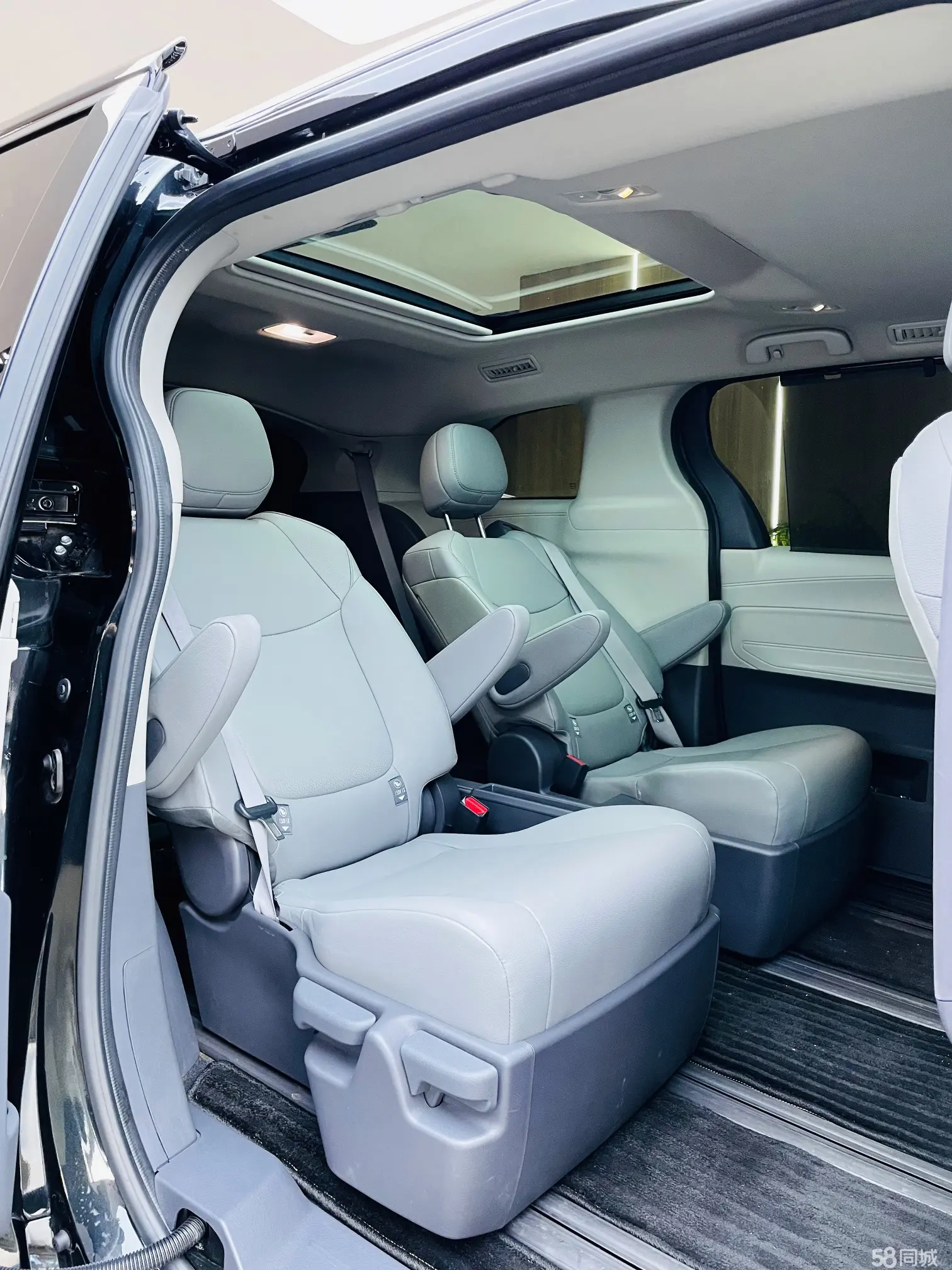 Toyota Granvia 2023 car image #10